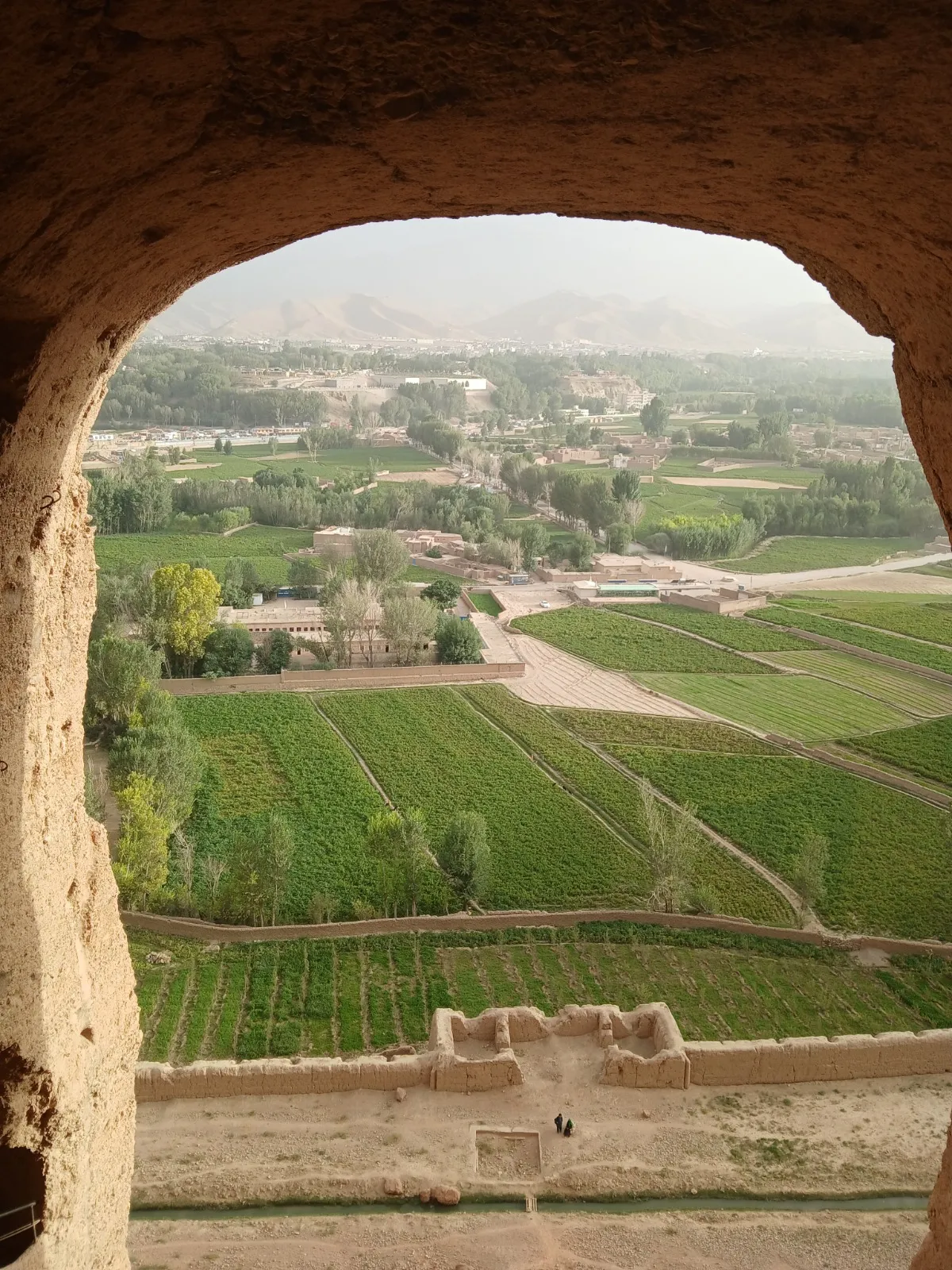 Bamiyan City Walking Tour (Buddha, Gholghola & Bazaar)